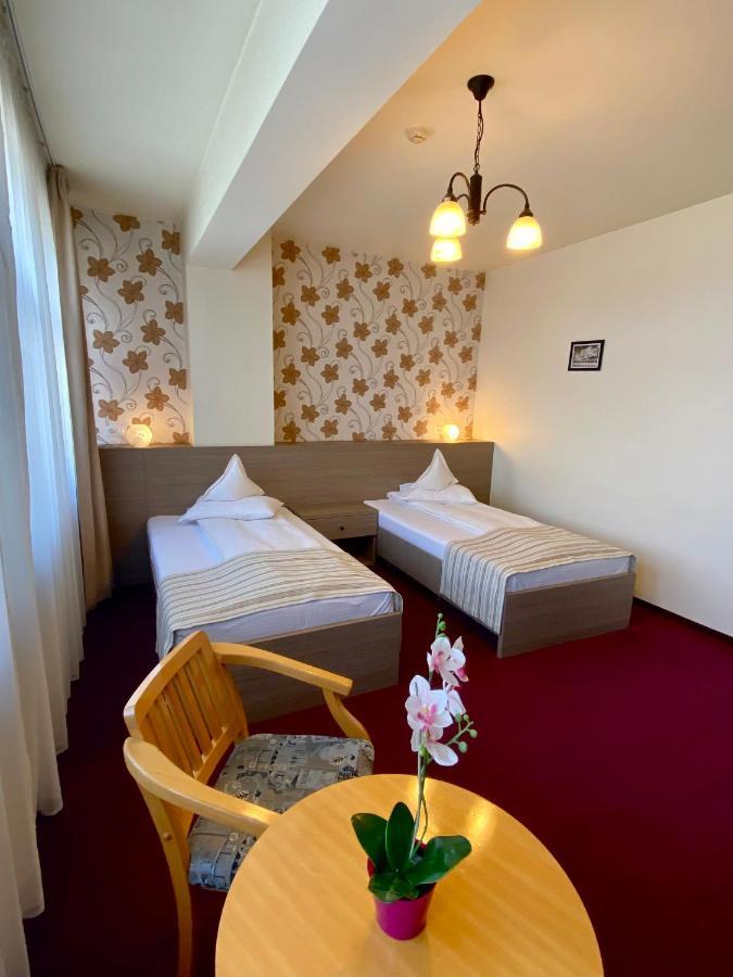 Pensiunea Rix Rooms Focşani Extérieur photo